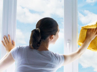Весняне миття вікон без нервів: 7 простих хитрощів для ідеальної чистоти