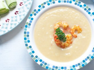 Смачний домашній поживний  овочевий суп-пюре з креветками