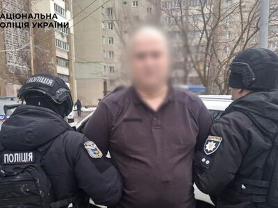 У Києві дезертир насміхався з меморіалу загиблим захисникам. Його затримали