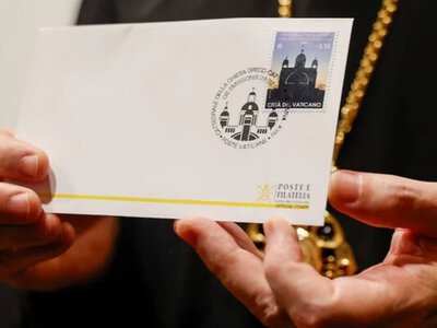 Ватикан випустив поштову марку із зображенням знеструмленого київського собору на знак підтримки українців