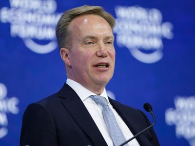 Керівник Всесвітнього економічного форуму залишає посаду через історію з Епштейном