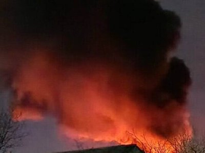 Видно заграву й полум'я. Сили оборони уразили нафтобазу в окупованому Луганську