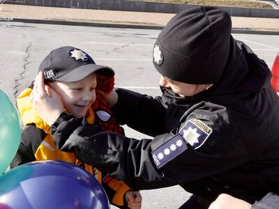 Маленька мрія великого серця: семирічних хлопчик із Запоріжжя став почесним «поліцейським» на свій день народження