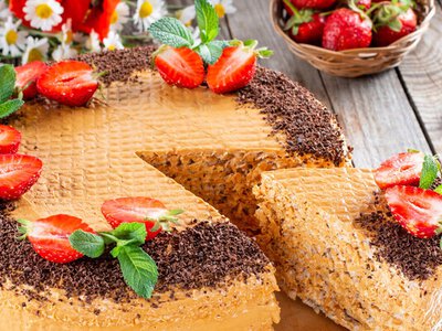 Найсмачніший вафельний торт готується усього з чотирьох інгредієнтів. Надзвичайно простий рецепт