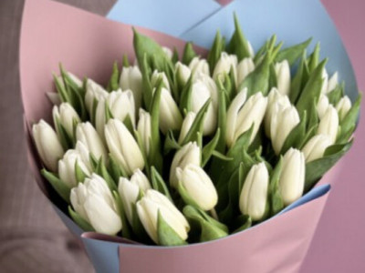 Замовлення з фронту: Микола подарував дружині 35 білих тюльпанів