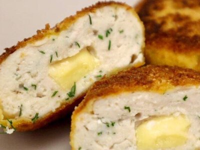 Курячі котлети з сирною начинкою: простий рецепт для вечері