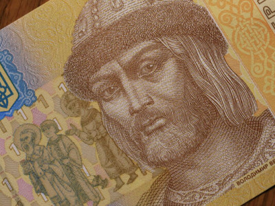 Частину купюр до 10 гривень перестали приймати в магазинах: як їх обміняти