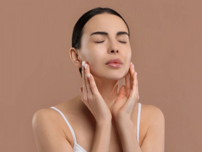 Втомлену шкіру слід прирівнювати до чутливої й поводитися з нею ніжно і дбайливо