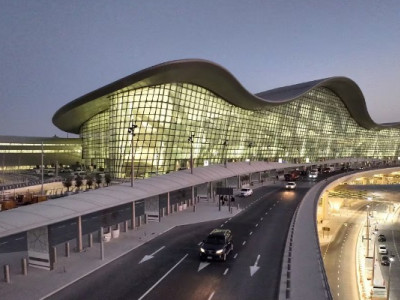 Тисячі рейсів скасовані, туристи у пастці: що буде з авіасполученням через війну в Ірані