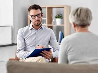 Чому люди соромляться звертатися до психолога?