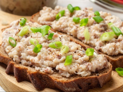 Коли набридли хачапурі: де їсти форшмак, хумус і бабку у Києві