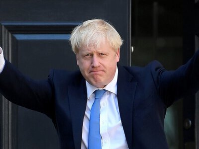 Борис Джонсон заспівав пісню про чернігівського пса Патрона (Відео)