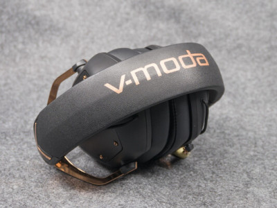 Скільки годин на день можна користуватися навушниками, щоб не погіршився слух: пояснює лікарка