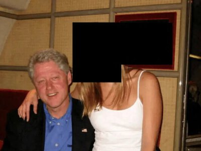 Клінтон зізнався, що на борту літака Епштейна йому робили масаж