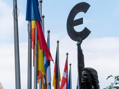 Bloomberg: найближчі чотири тижні визначать ризик нового економічного удару для ЄС