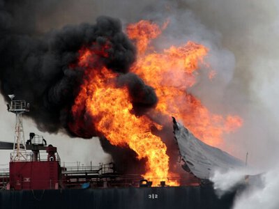 У Середземному морі спалахнув танкер «тіньового флоту» рф – Reuters