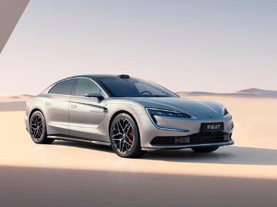 1300 сил і запас ходу 1000 км: у Києві помітили розкішний BYD за $100 000