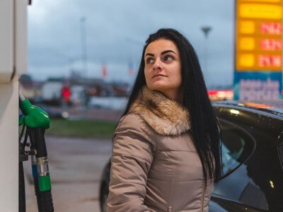 Заправлятися чи чекати? Чому ціни на АЗС ростуть і чого чекати далі