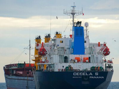 Близько 20 тисяч моряків заблоковані через війну навколо Ормузької протоки — BBC