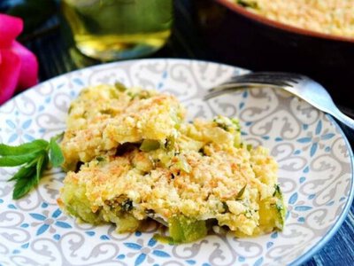 Сніданок за 20 хвилин: рецепт овочевого крамблу з кабачків, який замінить звичну яєчню