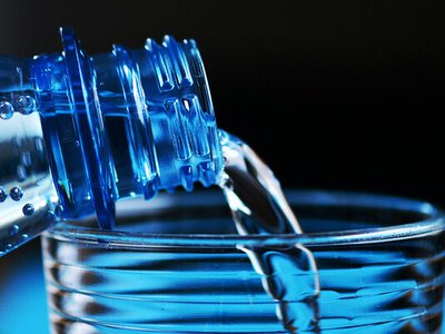 Виробник «Карпатської Джерельної» отримав штраф на 9,4 млн грн за оманливу рекламу