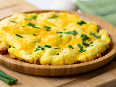 Омлет по-грузинськи: як приготувати популярний сніданок з великою кількістю сиру