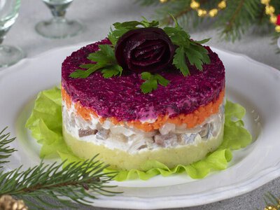 Дуже популярний у піст: як приготувати пісний салат «оселедець під шубою»