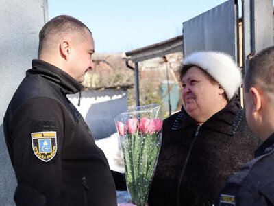 Пам’ять сильніша за час: поліцейські відвідали матерів загиблих колег