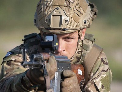 Рік відстрочки для військових 18–25 років після контракту: Зеленський підписав закон