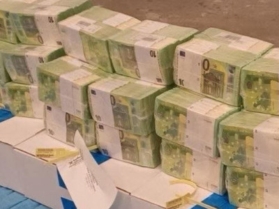 Угорщина хоче арештувати вилучені гроші «Ощадбанку» до завершення розслідування