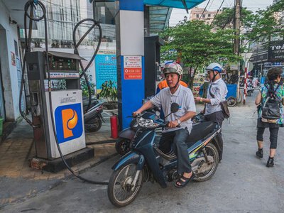 Як у ковідні часи: В’єтнам йде на радикальні кроки через вибухові ціни на пальне