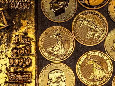 Золото дешевшає: зміцнення долара та ескалація на Близькому Сході тиснуть на ринок