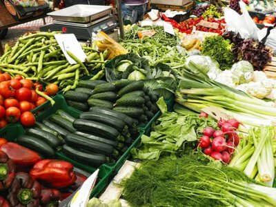 Що приховує рання городина: коли починається справжній сезон овочів і ягід