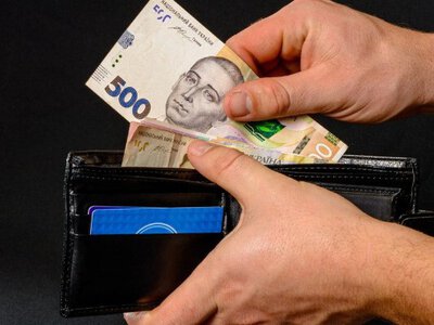 У неділю, 15 березня, частина українців отримає на картку від 2000 до 3000 гривень