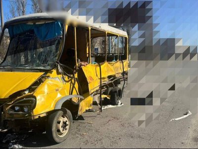 У Херсоні ворожий дрон атакував маршрутку: 20 поранених