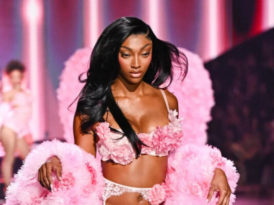 Зірка баскетболу Енджел Різ стала першою професійною спортсменкою на подіумі Victoria's Secret