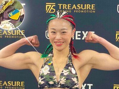 Японська боксерка вийшла на зважування з українською символікою та отримала подяку від ОП
