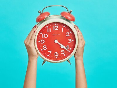 Перехід на літній час 2026: коли переведуть годинники в Україні