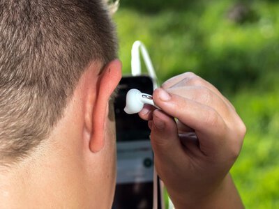 Вчені назвали нову небезпеку навушників