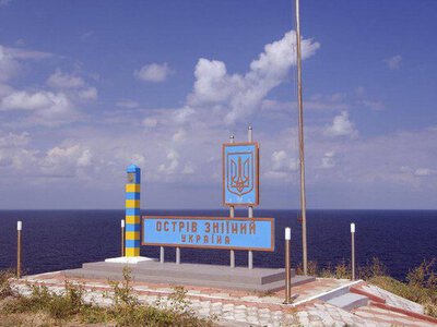 Чому росія так вперто атакує острів Зміїний дорогими ракетами: думка експерта