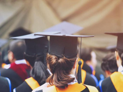 Студенти приватних вишів отримуватимуть стипендії: мінімальна виплата зросте до 4 тисяч грн