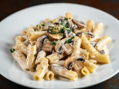 Найсмачніша паста з грибами у вершковому соусі: готувати всього 20 хвилин