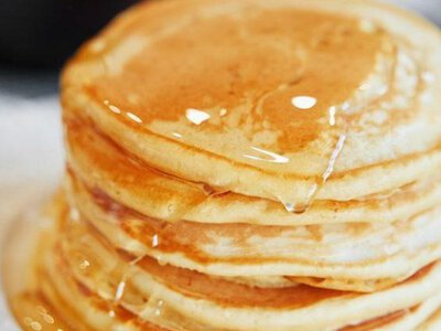 Такі пухкі вийшли вперше: надзвичайно пишні млинці на сковорідці