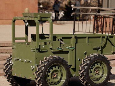 З Франківська на фронт  передали 3 безпілотні наземні роботизовані комплекси «Dodger» із системою супутникового зв’язку Starlink