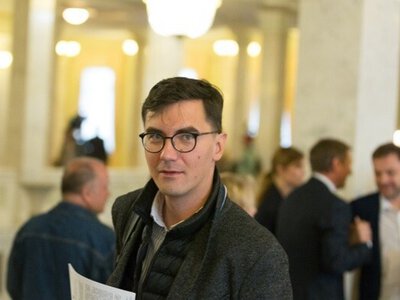 «Слуга народу втратила ядро»: близько 40 депутатів хочуть піти з Ради – Мотовиловець