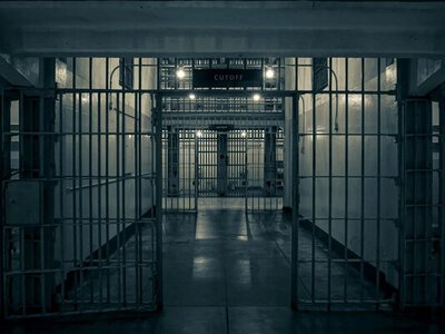 Двох експрацівників СБУ з Криму звинуватили у держзраді та катуваннях