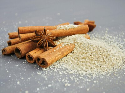 Назвали 10 трав і спецій, які містять найбільше кальцію