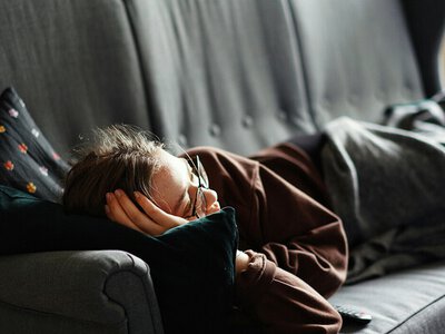 Чому після їжі виникає сонливість і що з цим робити