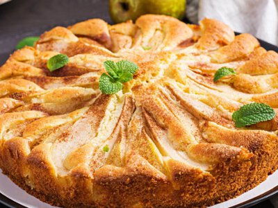 Як приготувати грушевий пиріг з начинкою: легкий та смачний рецепт