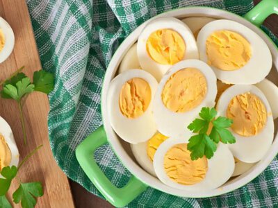 Названо точний час: скільки насправді треба варити яйця, щоб були ніжними та смачними